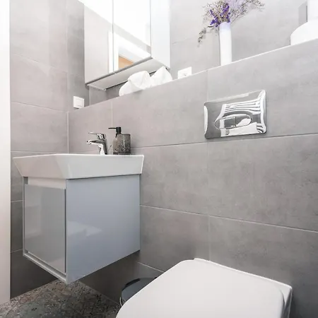 Center - Modern & Elegant Apartmán *