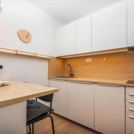 Center - Modern & Elegant Lägenhet