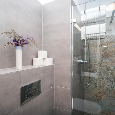 Apartment Center - Modern & Elegant *