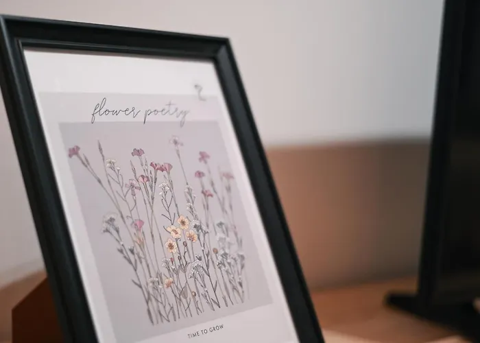 Center - Modern & Elegant *