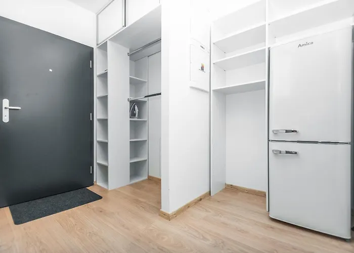 Center - Modern & Elegant