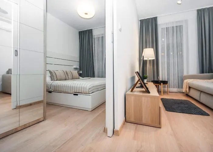 Center - Modern & Elegant