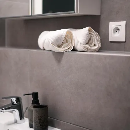 Center - Modern & Elegant شقة براتسيلافا