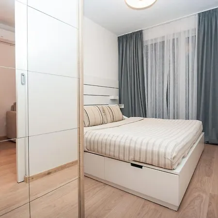 Center - Modern & Elegant *