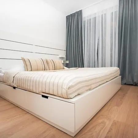 Center - Modern & Elegant شقة براتسيلافا