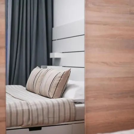 Center - Modern & Elegant شقة *