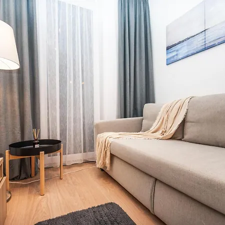 Center - Modern & Elegant * 布拉迪斯拉发