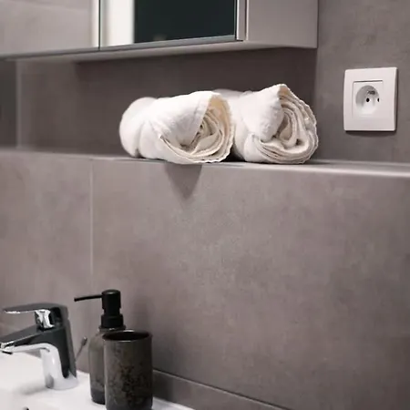 Center - Modern & Elegant 布拉迪斯拉发